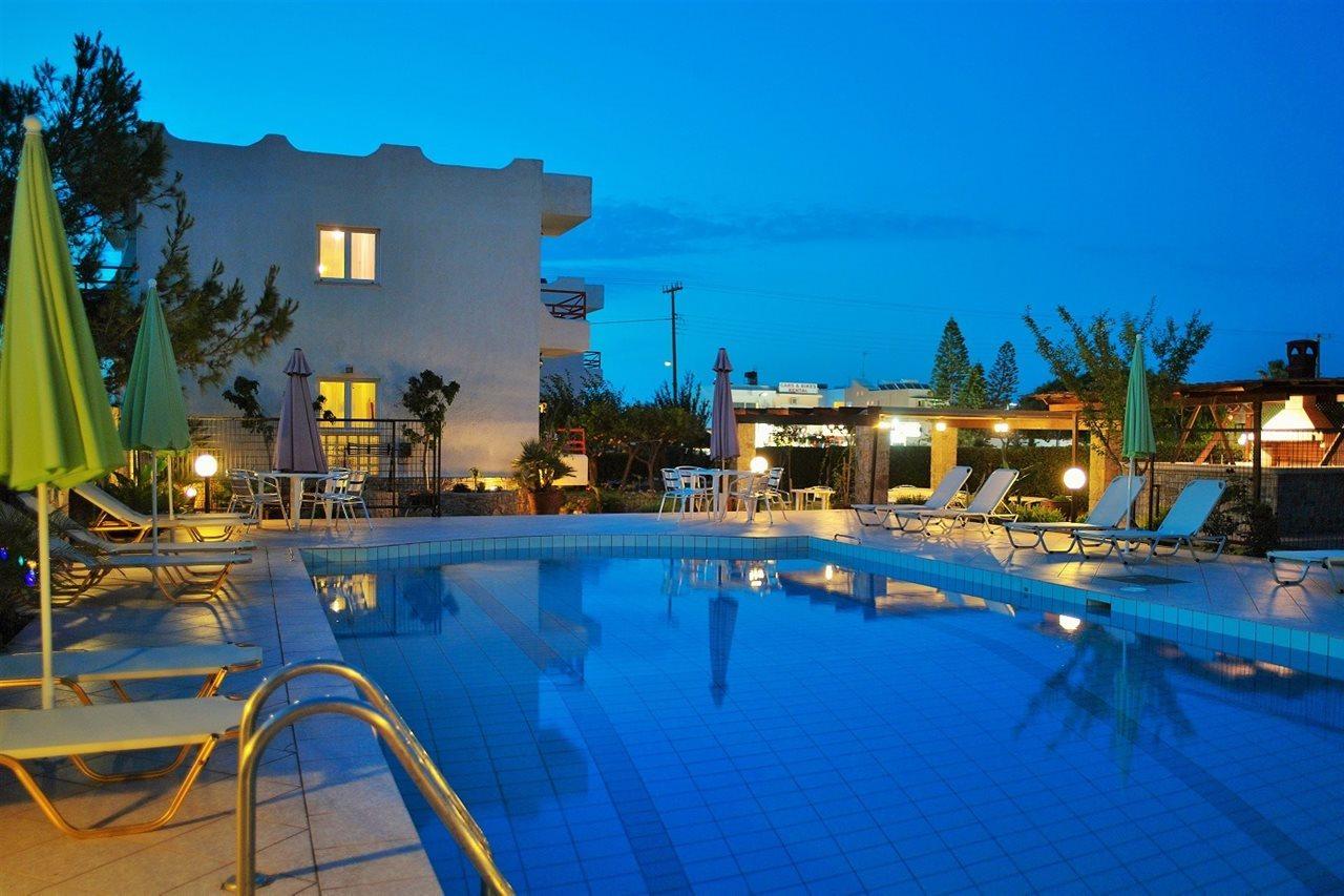 Altis Hotel ماليا المظهر الخارجي الصورة